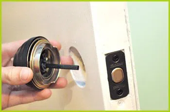 Expert Locksmith Services New Rochelle, NY 914-801-1180 - 12-changing-locks